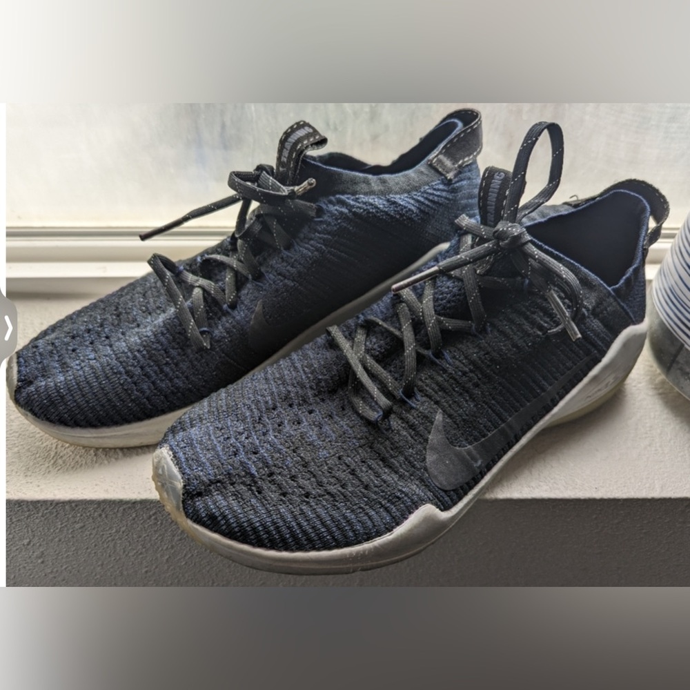 NIKE WOMENS ZOOM DARK BLUE SIZE 9